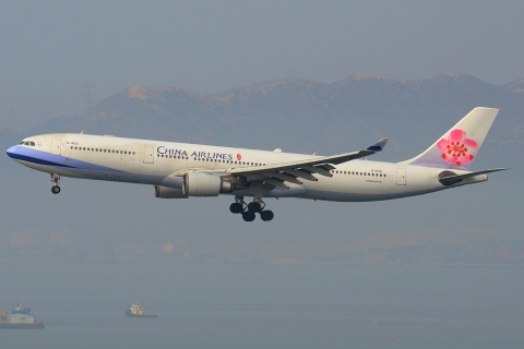 B-18351 - A330-302 - China Airlines - HKG - 23-01-2013