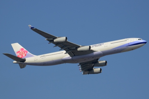 B-18802 - A340-313 - China Airlines - HKG - 25-01-2013