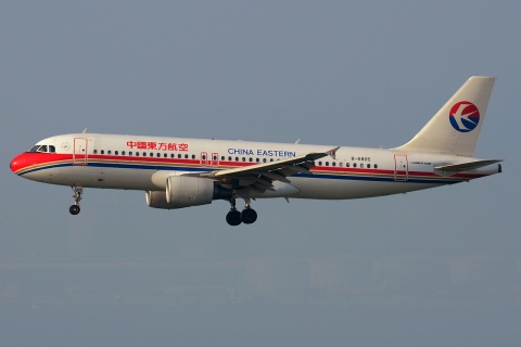 B-6805 - A320-214 - China Eastern Airlines - HKG - 05-02-2013