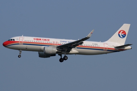 B-9950 - A320-214(WL) - China Eastern Airlines - PEK - 21-09-2013