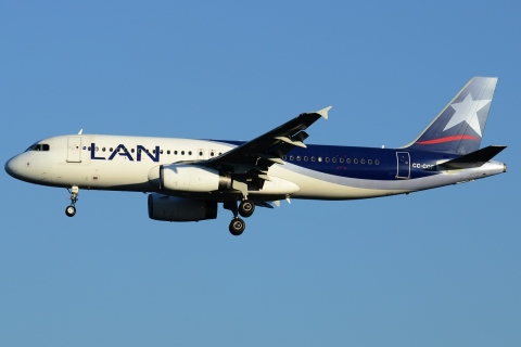 CC-COF - A320-233 - LAN Airlines - GRU - 05-06-2013