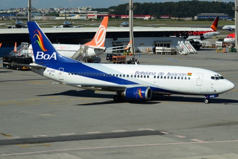 CP-2552 - 737-3M8 - Boliviana de Aviacion (BoA) - GRU - 06-06-2013b