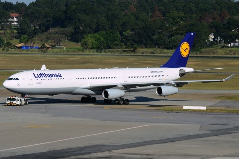 D-AIFC - A340-313 - Lufthansa - GRU - 06-06-2013