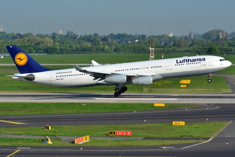 D-AIGV - A340-313 - Lufthansa - DUS - 06-05-2013
