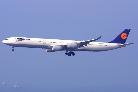 D-AIHZ - A340-642 - Lufthansa - HKG - 05-02-2013