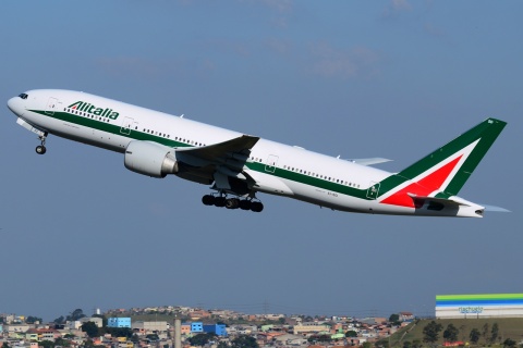 EI-ISD - 777-243(ER) - Alitalia - GRU - 07-06-2013b
