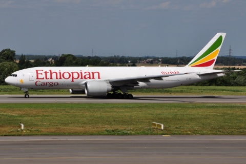ET-APS - 777-F6N - Ethiopian Airlines - LGG - 05-08-2013b