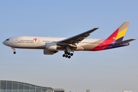 HL7500 - 777-28E(ER) - Asiana Airlines - LHR - 11-07-2013