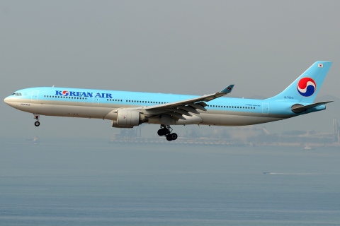HL7553 - A330-323 - Korean Air Lines - HKG - 05-02-2013