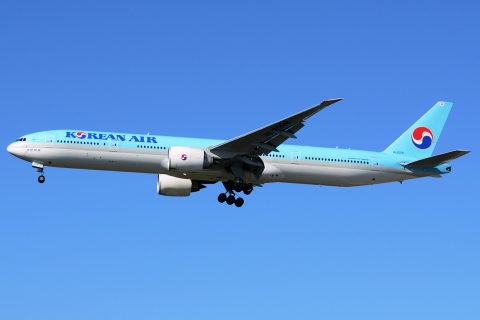 HL8208 - 777-3B5(ER) - Korean Air Lines - GRU - 06-06-2013