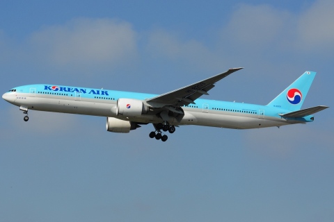 HL8209 - 777-3B5(ER) - Korean Air Lines - GRU - 07-06-2013