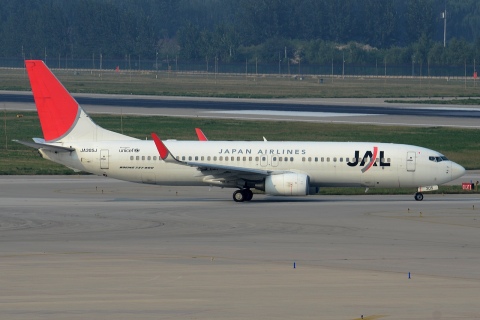 JA305J - 737-846(WL) - Japan Airlines - PEK - 21-09-2013b