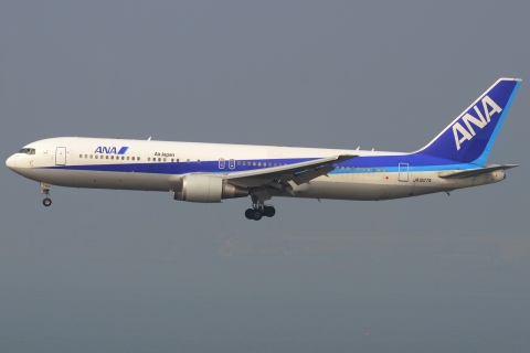 JA607A - 767-381(ER) - ANA All Nippon Airways - HKG - 23-01-2013