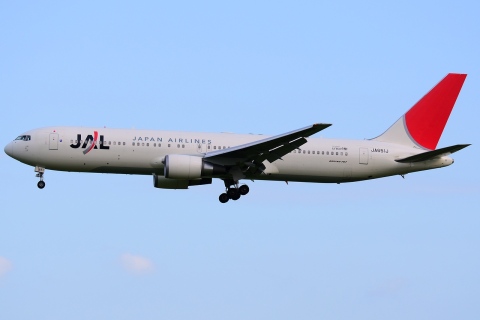 JA651J - 767-346(ER) - Japan Airlines - SIN - 27-01-2013