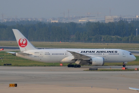 JA825J - 787-8 Dreamliner - Japan Airlines - PEK - 21-09-2013