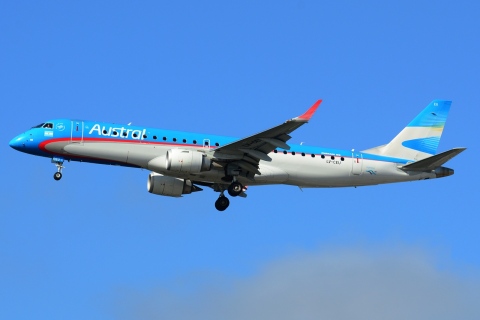 LV-CEU - ERJ-190-AR (ERJ-190-100 IGW) - Austral Lineas Aereas - GRU - 05-06-2013