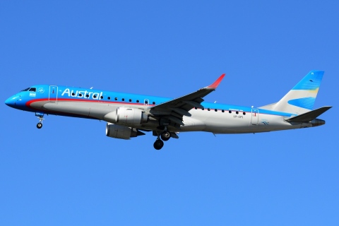 LV-CPI - ERJ-190-AR (ERJ-190-100 IGW) - Austral Lineas Aereas - GRU - 06-06-2013