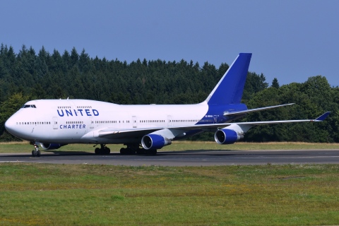 N194UA - 747-422 - United Charters - HHN - 22-08-2013b