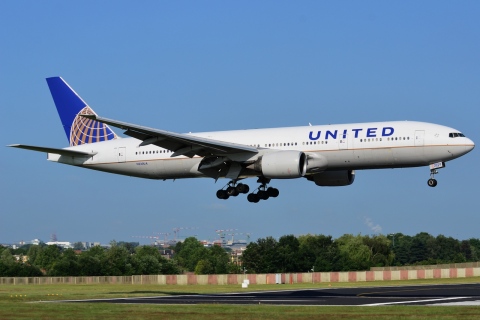 N220UA - 777-222(ER) - United Airlines - BRU - 10-07-2013