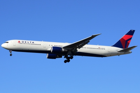 N825MH - 767-432(ER) - Delta Air Lines - GRU - 06-06-2013