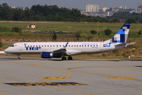 PP-PJU - ERJ-190LR (ERJ-190-100 LR) - TRIP Linhas Aereas - GRU - 06-06-2013