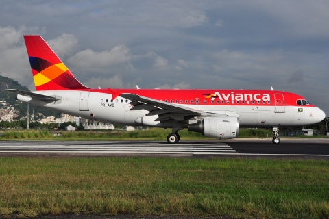 PR-AVB - A319-115 - Avianca Brasil - SDU - 04-06-2013b