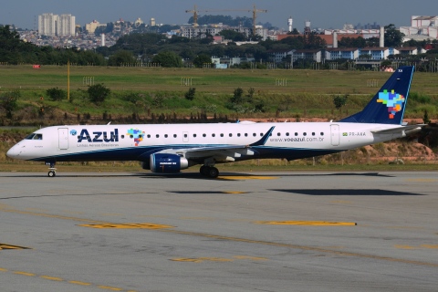 PR-AXA - ERJ-195AR (ERJ-190-200 IGW) - AZUL Linhas Aereas Brasileiras - GRU - 07-06-2013