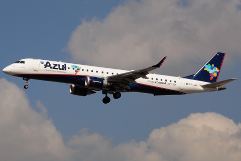 PR-AXC - ERJ-195-AR (ERJ-190-200 IGW) - AZUL Linhas Aereas Brasileiras - GRU - 07-06-2013