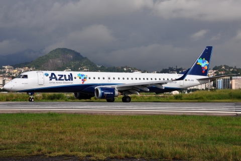 PR-AYA - ERJ-195AR (ERJ-190-200 IGW) - AZUL Linhas Aereas Brasileiras - SDU - 04-06-2013