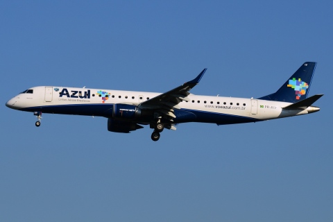 PR-AYP - ERJ-195AR (ERJ-190-200 IGW) - AZUL Linhas Aereas Brasileiras - GRU - 05-06-2013b