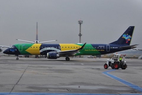 PR-AYV - ERJ-195-AR (ERJ-190-200 IGW) - AZUL Linhas Aereas Brasileiras - GRU - 03-06-2013