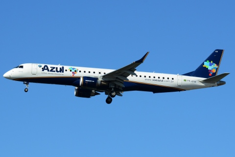 PR-AYW - ERJ-195-AR (ERJ-190-200 IGW) - AZUL Linhas Aereas Brasileiras - GRU - 06-06-2013