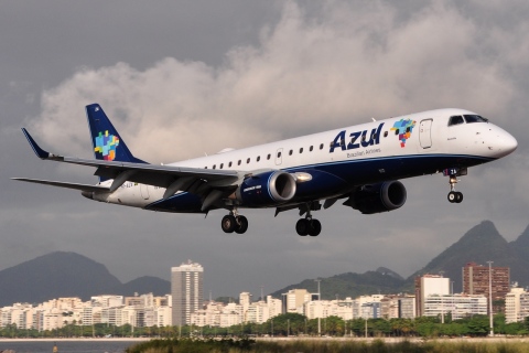 PR-AZA - ERJ-190AR (ERJ-190-100 IGW) - AZUL Linhas Aereas Brasileiras - SDU - 04-06-2013