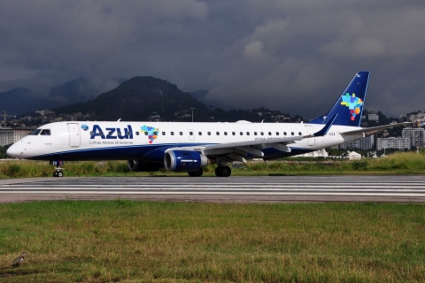 PR-AZA - ERJ-190AR (ERJ-190-100 IGW) - AZUL Linhas Aereas Brasileiras - SDU - 04-06-2013b