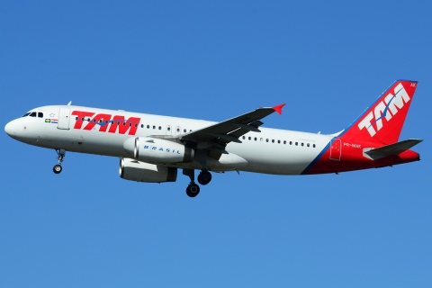 PR-MAK - A320-214 - TAM Linhas Aereas - GRU - 06-06-2013