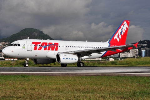 PR-MBV - A319-132 - TAM Linhas Aereas - SDU - 04-06-2013b