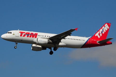PR-MHJ - A320-214 - TAM Linhas Aereas - GRU - 06-06-2013