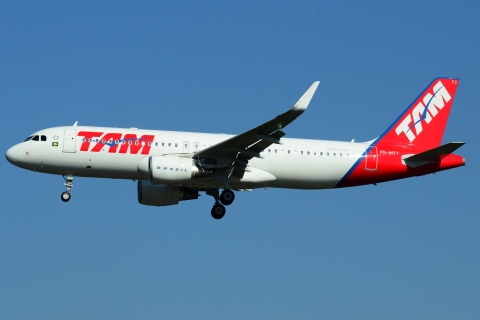 PR-MYY - A320-214(WL) - TAM Linhas Aereas - GRU - 05-06-2013