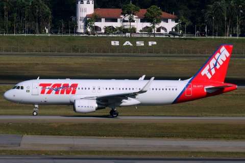 PR-MYY - A320-214(WL) - TAM Linhas Aereas - GRU - 06-06-2013