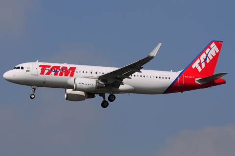PR-MYY - A320-214(WL) - TAM Linhas Aereas - GRU - 07-06-2013