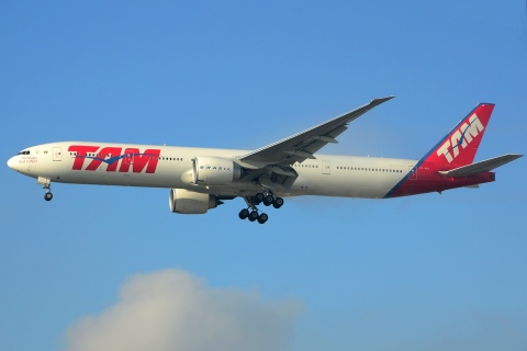 PT-MUF - 777-32W(ER) - TAM Linhas Aereas - GRU - 08-06-2013