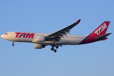 PT-MVP - A330-223 - TAM Linhas Aereas - GRU - 08-06-2013