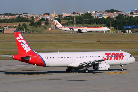 PT-MXJ - A321-231(WL) - TAM Linhas Aereas - GRU - 06-06-2013b