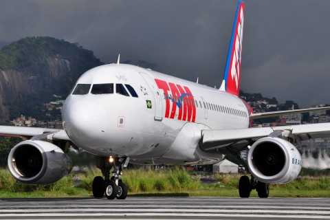 PT-TMG - A319-132 - TAM Linhas Aereas - SDU - 04-06-2013d