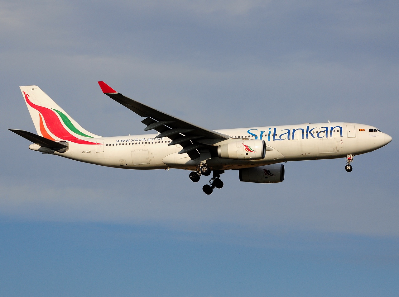 4R-ALD - A330-243 - SriLankan Airlines - FCO - 19-06-2014