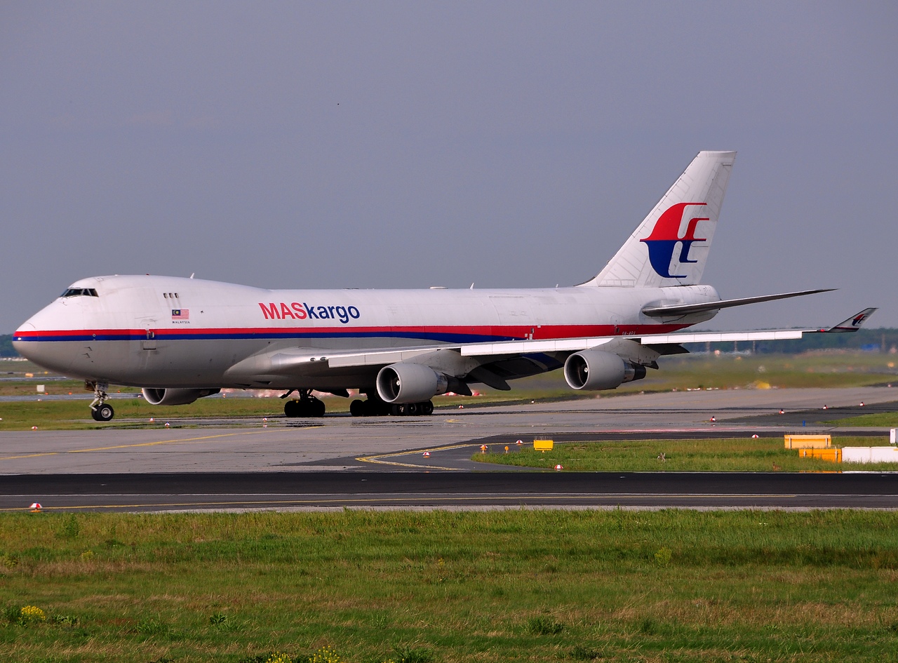 9M-MPS - 747-4H6F - Malaysia Airlines - FRA - 04-05-2014b