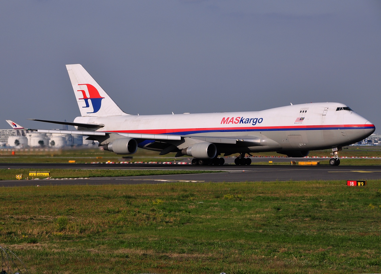 9M-MPS - 747-4H6F - Malaysia Airlines - FRA - 04-05-2014c