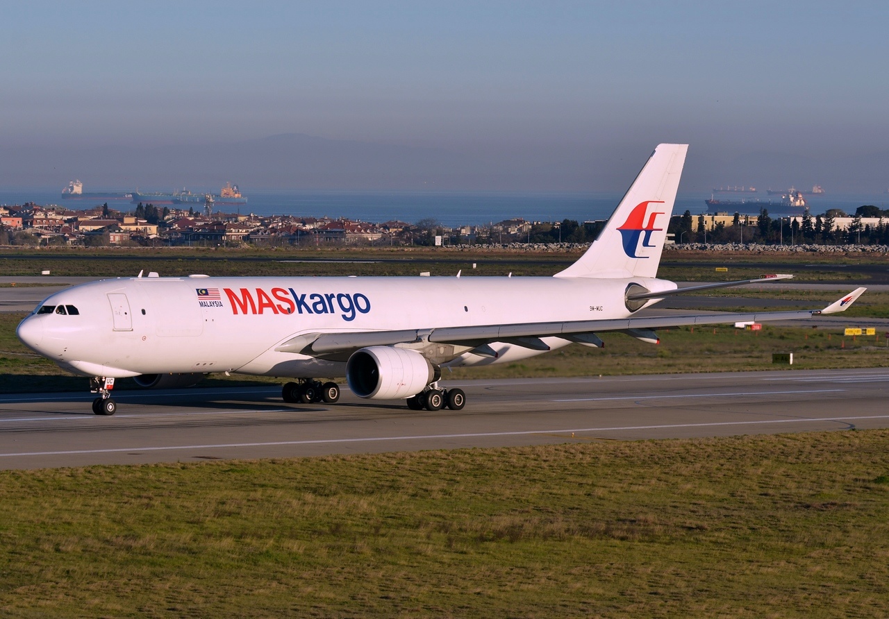 9M-MUC - A330-223F - Malaysia Airlines - IST - 31-03-2014