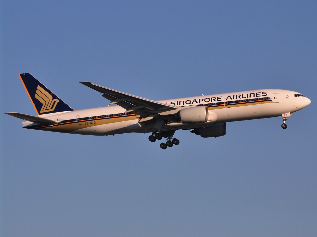 9V-SVG - 777-212(ER) - Singapore Airlines - IST - 31-03-2014