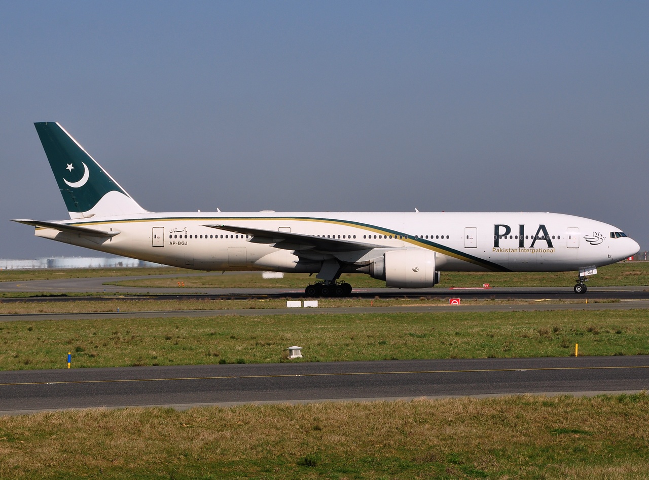 AP-BGJ - 777-240(ER) - PIA Pakistan International Airlines - CDG - 16-03-2014